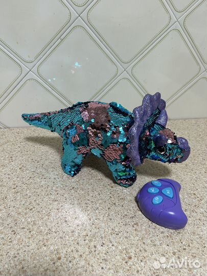 Динозавр игрушка на пульте управления