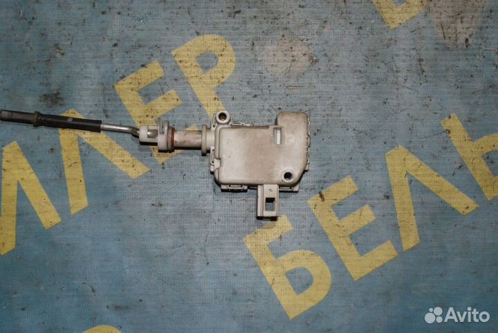 Активатор замка крышки бензобака Volkswagen Golf 4