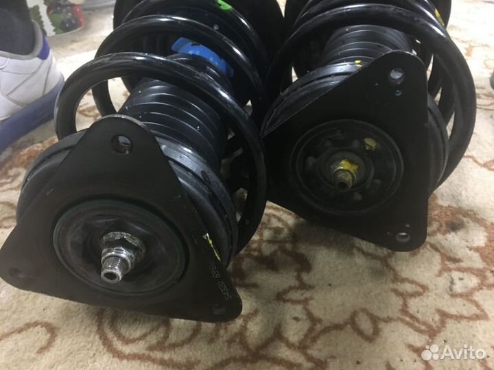 Стойки передние Nissan j11