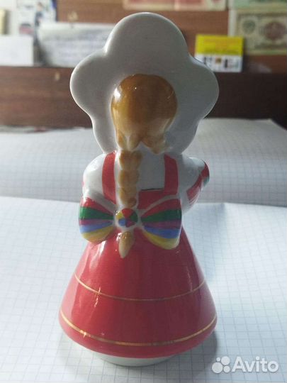 Статуэтка фарфор
