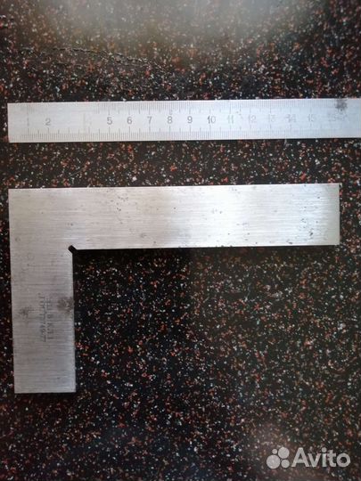 Угольник слесарный