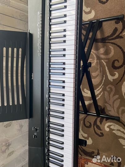 Цифровое пианино Tesler