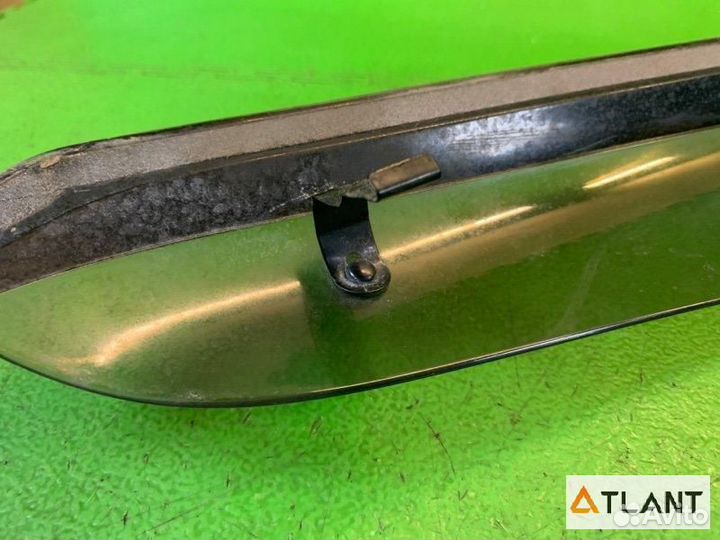 Ветровик передний правый toyota grand hiace