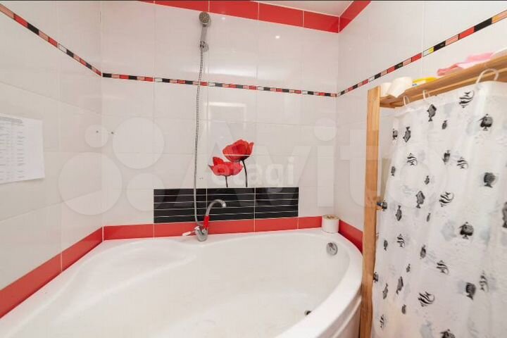 3-к. квартира, 80 м², 1/10 эт.