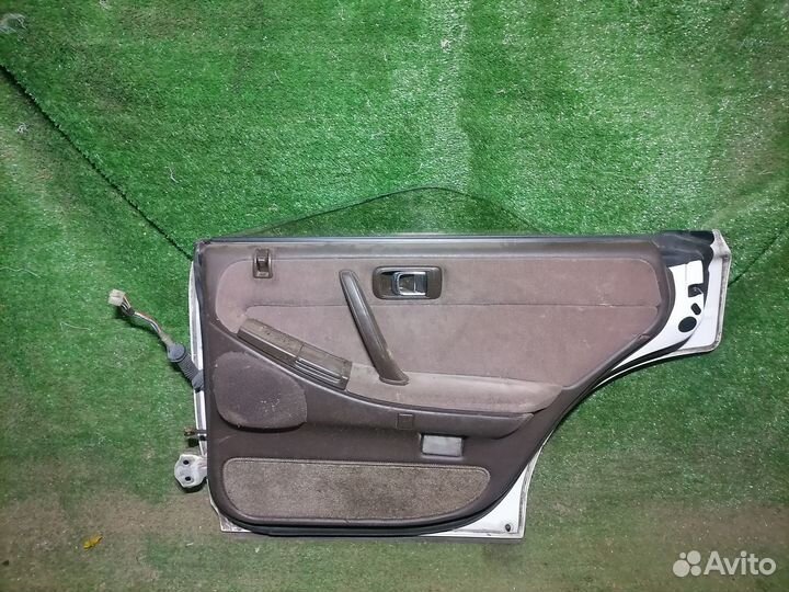 Дверь задняя правая Toyota Crown GS131 Пустая
