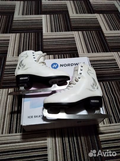 Коньки фигурные 39 размер