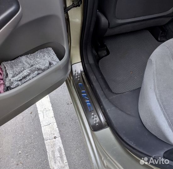 Накладки на пороги с загибом для Honda Civic 4D