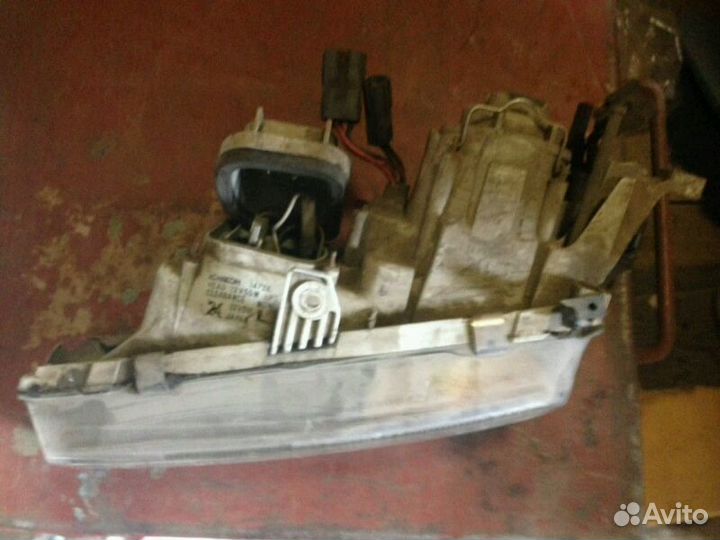 Фара Mazda Xedox 6