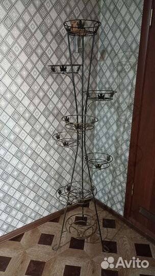 Подставка под цветы металлическая