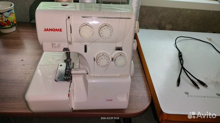 Оверлок Janome MyLock 210D бу