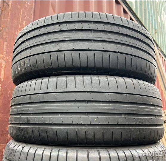 Pirelli P Zero PZ4 225/45 R19