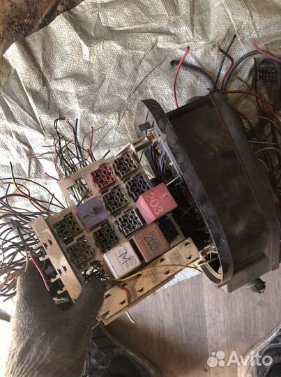 Блок реле volvo 850