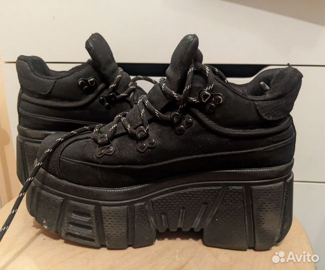 Кроссовки на высокой платформе