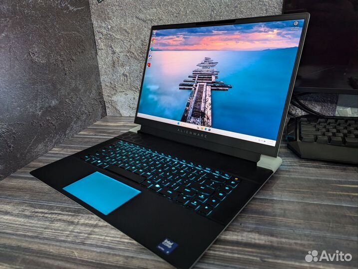 Alienware x16 R2, ultra 9, 4090, 32gb, 4tb