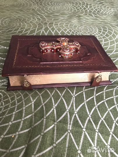 Библия в кожаном переплете