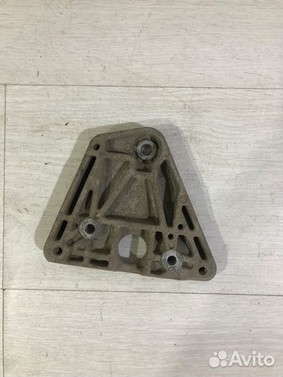 Кронштейн компрессора кондиционера peugeot 107 1.0