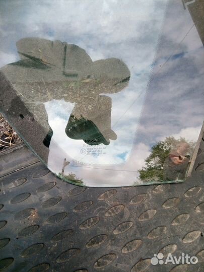 Стекло заднее правое Nissan Note