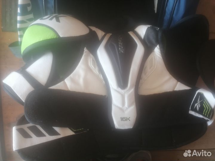 Продам комплект хоккейной формы. На взрослого