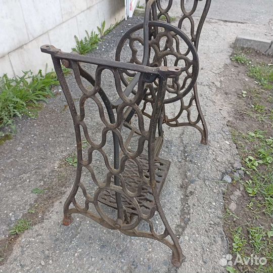 Чугунная станина от Швейной машины (сзр)