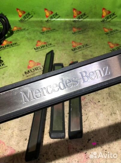 Накладка декоративная Mercedes E W211 648.961 3.2