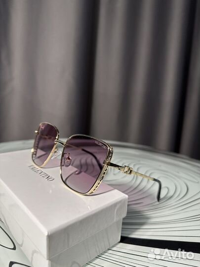 Солнцезащитные очки valentino