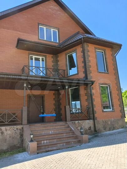 Дом 418 м² на участке 77 сот.