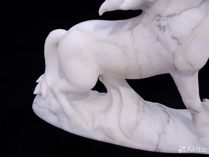 Скульптура из мрамора Белый Конь, Вяткин 39х44
