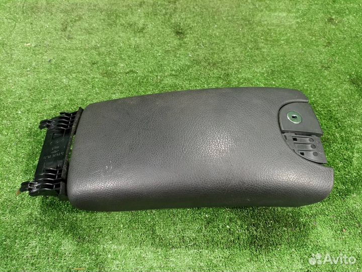 Подлокотник Mercedes-Benz Clk200 W209 M271KE18