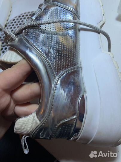 Кроссовки женские