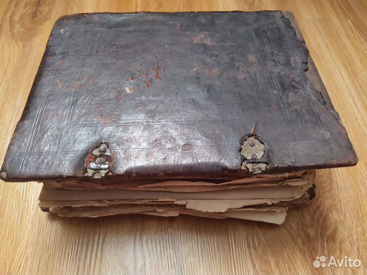 Старинная церковная книга