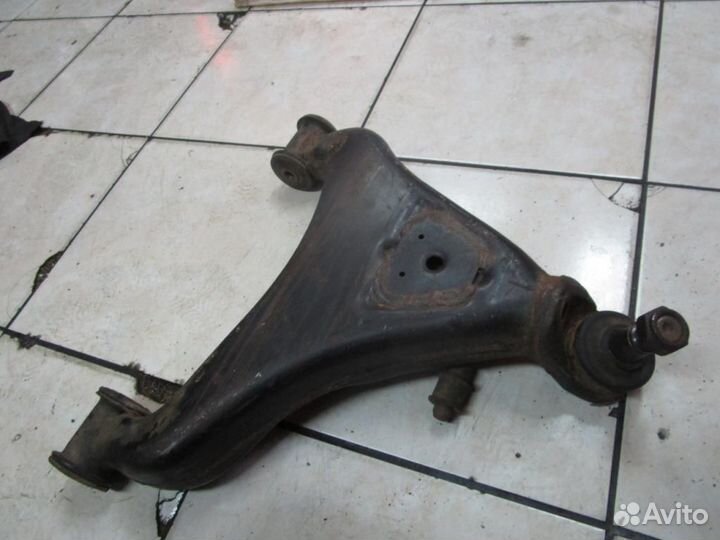 Рычаг передний нижний правый w904 Sprinter 612