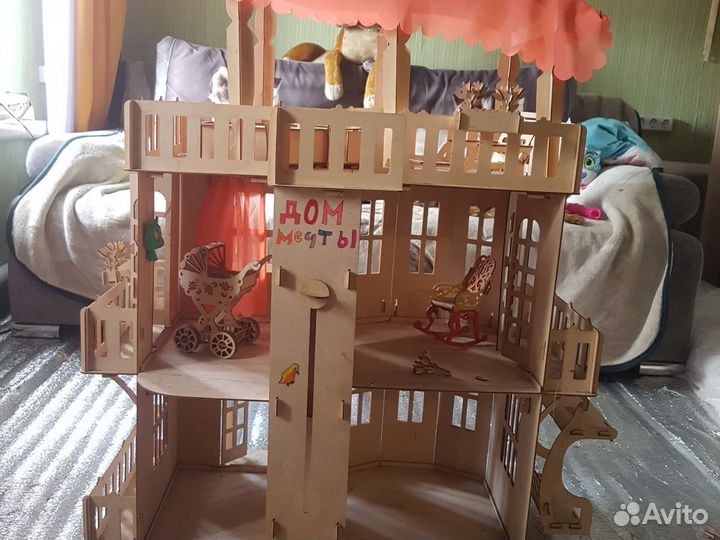 Кукольный домик с мебелью