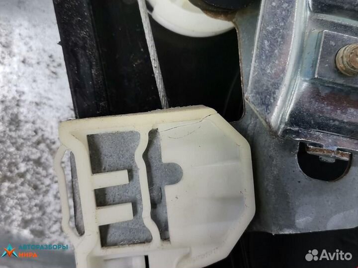 Стеклоподъемник передний правый Volkswagen Passat