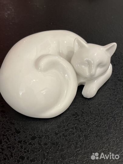 Фигурка кошка спящая