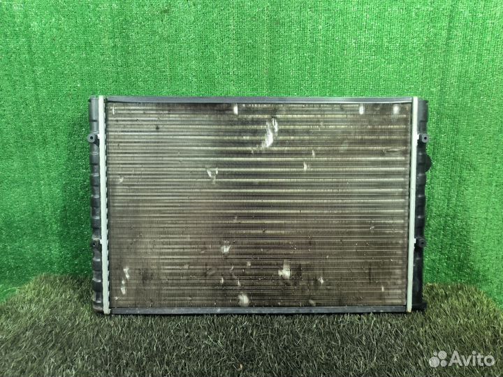 Радиатор Volkswagen Passat B4