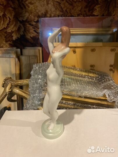Статуэтка, фарфор
