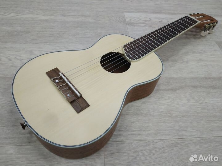 Гиталеле новая Flight с чехлом