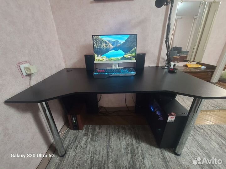 Компьютерный стол