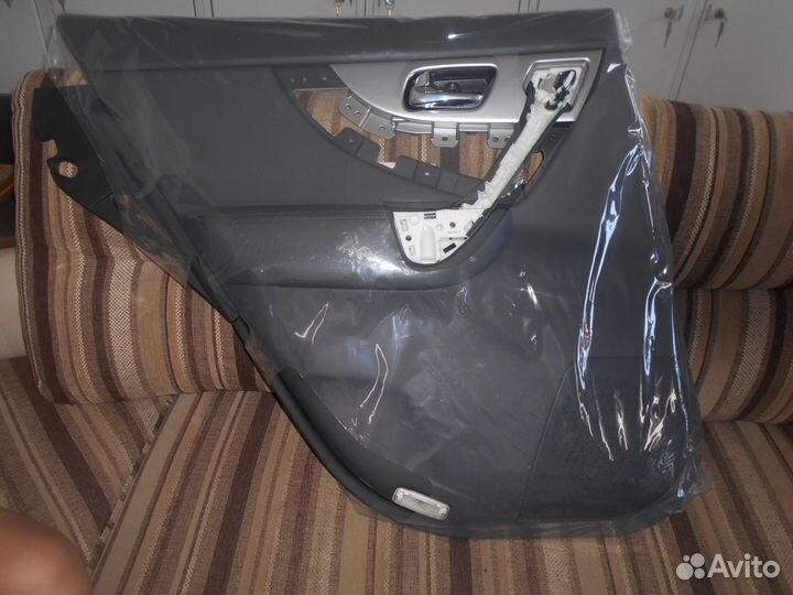 Обшивка двери infiniti