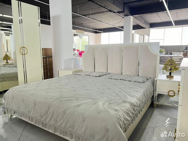 Спальный гарнитур