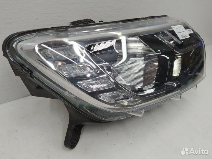 Фара правая Renault Sandero 2011