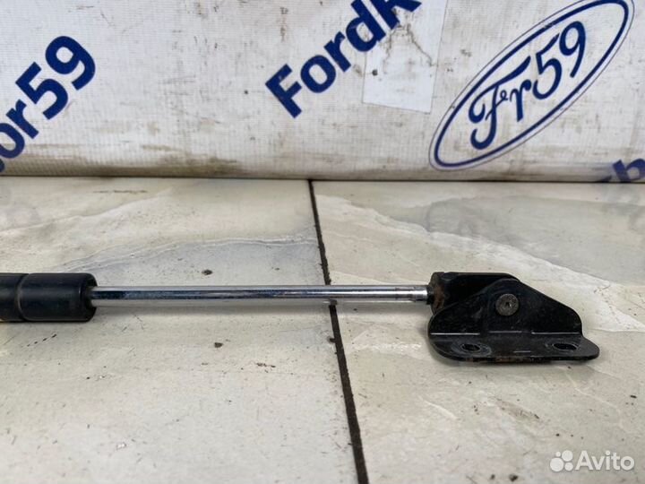 Упор капота Subaru B9 Tribeca WX8 2004-2008