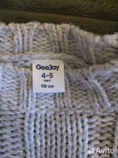 Два свитера 110р и 104р