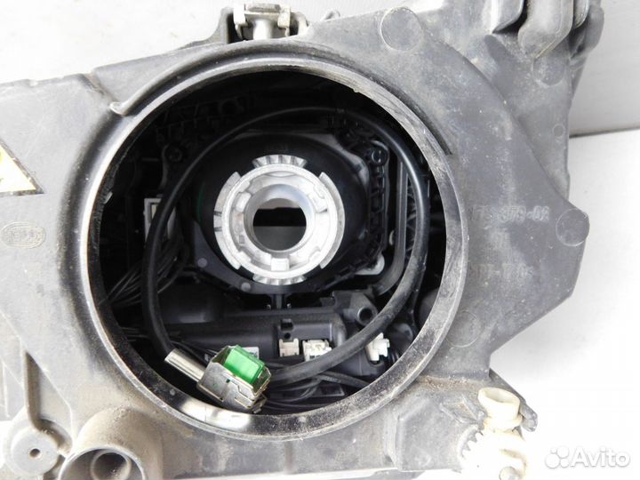 Фара правая Volkswagen Tiguan