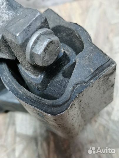 Кронштейн кпп Mercedes-Benz C-Class W204 C180 CGI