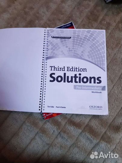 Учебник и тетрадь Solutions pre intermediate