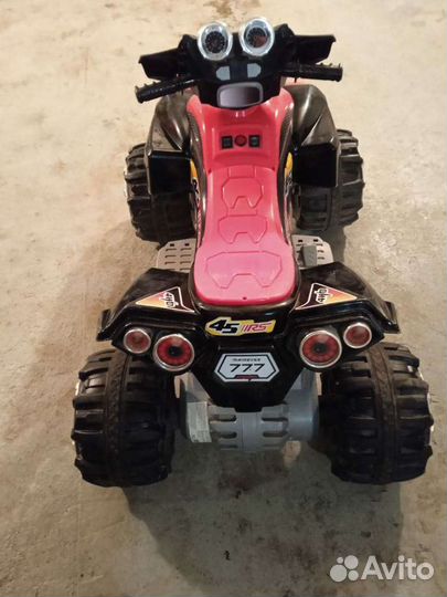 Детский квадроцикл на аккумуляторе