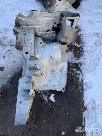 Левый стакан с лонжероном Mitsubishi airtrek