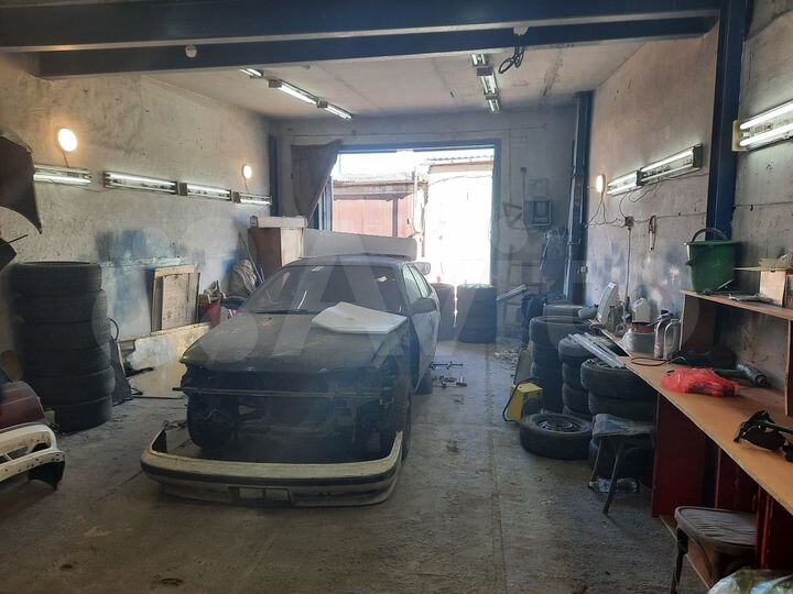 Гараж, > 30 м²