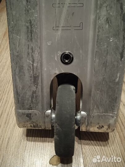 Трюковой самокат в стрит